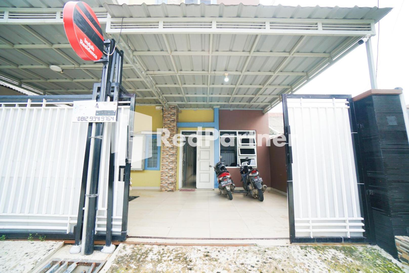 Hotel Indah Syariah Mitra Reddoorz Jakarta