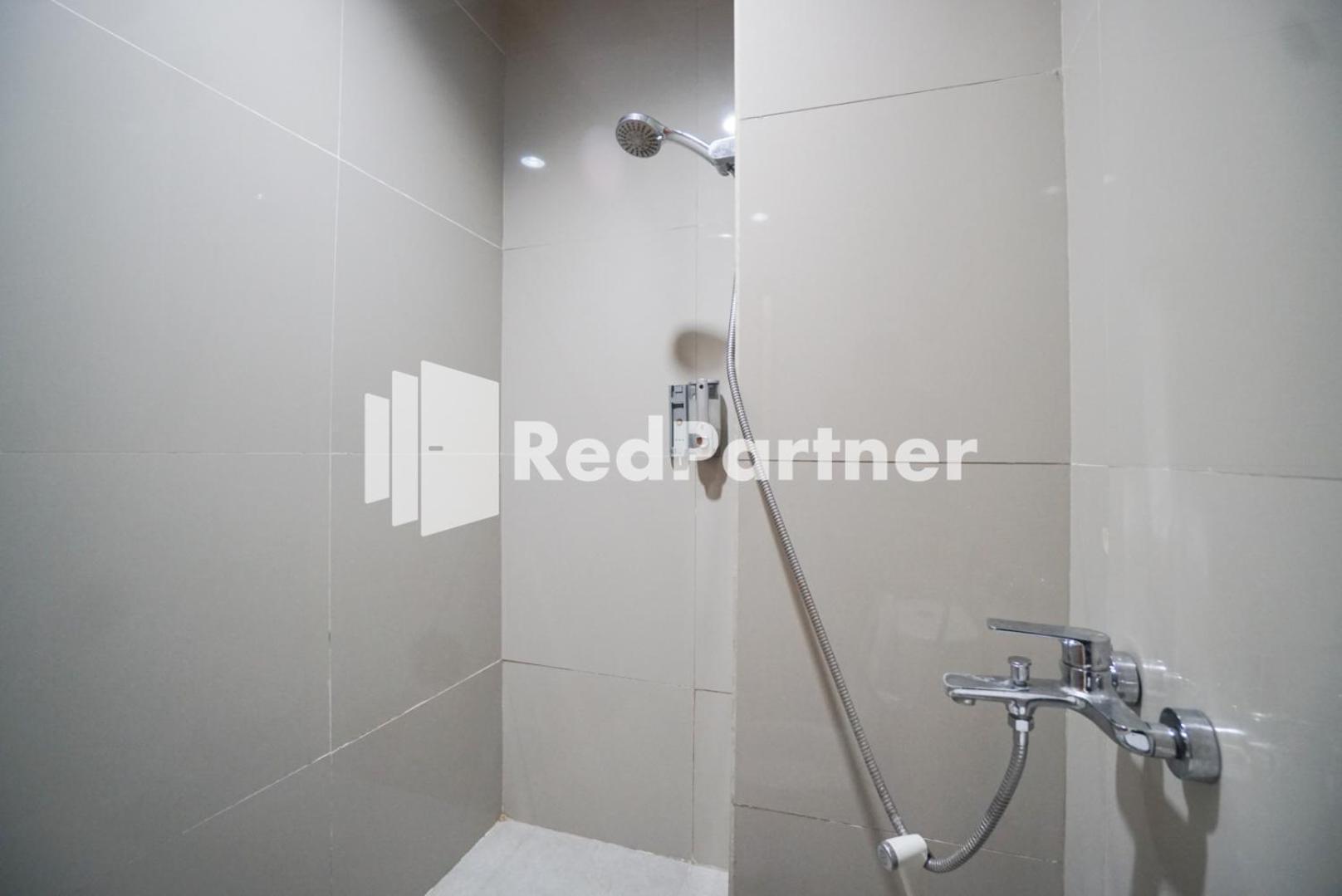 Indah Syariah Mitra Reddoorz 2* Jakarta