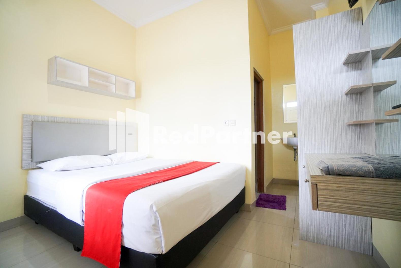 Indah Syariah Mitra Reddoorz Hotel 2*