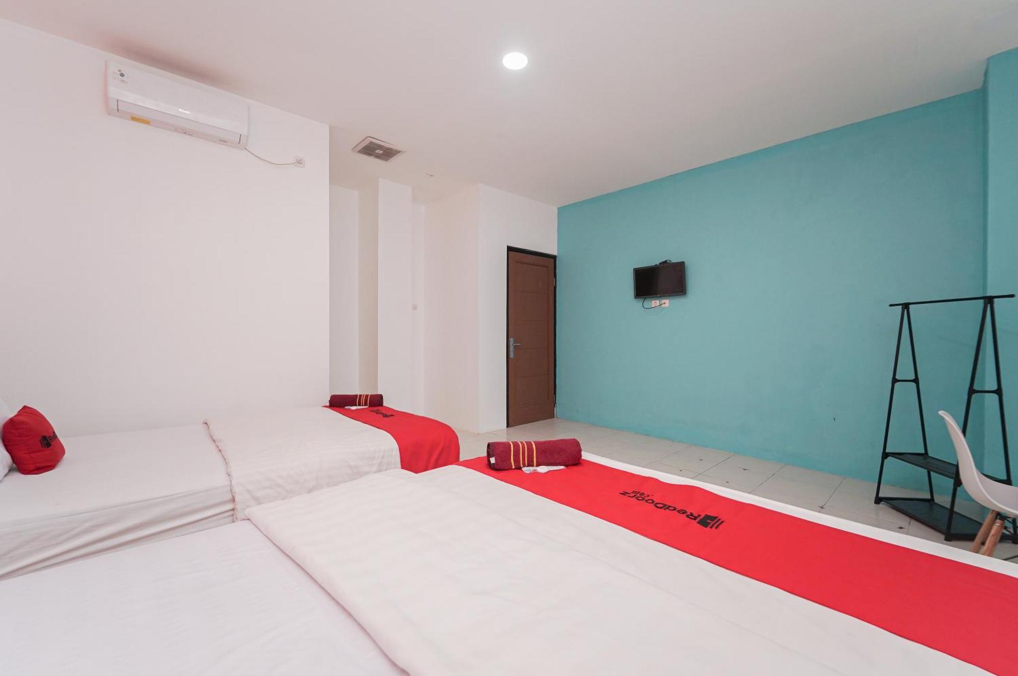 Hotel Reddoorz Near Universitas Yarsi 2*