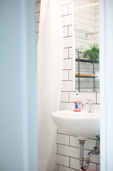 Scandi Style Flat In Jakarta, Gym & Pool Căn hộ