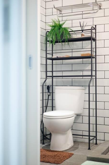 Scandi Style Flat In Jakarta, Gym & Pool Căn hộ Jakarta