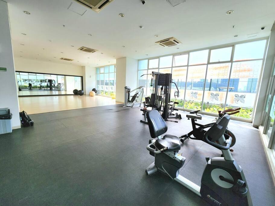 Scandi Style Flat In Jakarta, Gym & Pool Apartment *