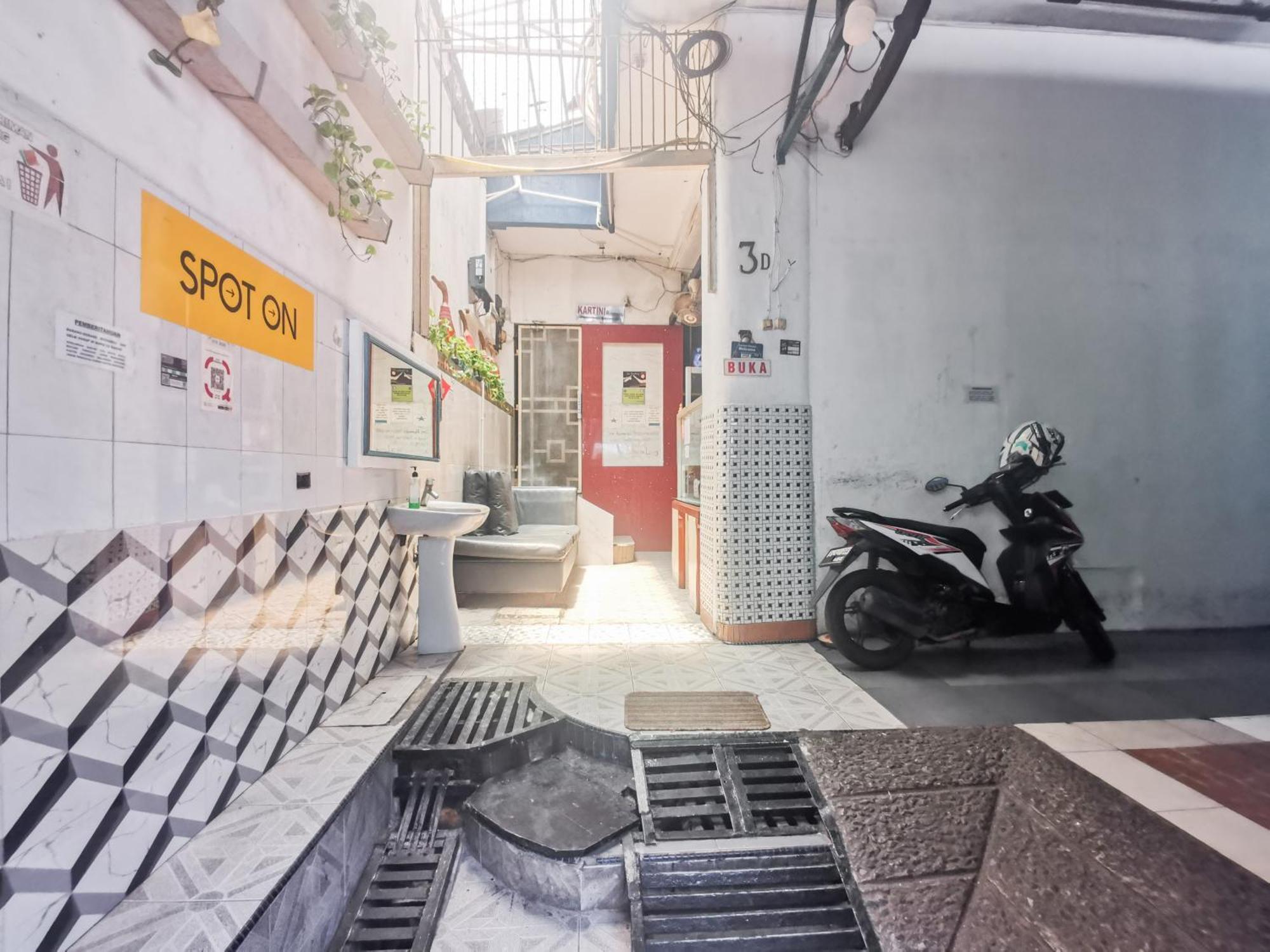 Oyo 2628 Kartini Hotel 2*