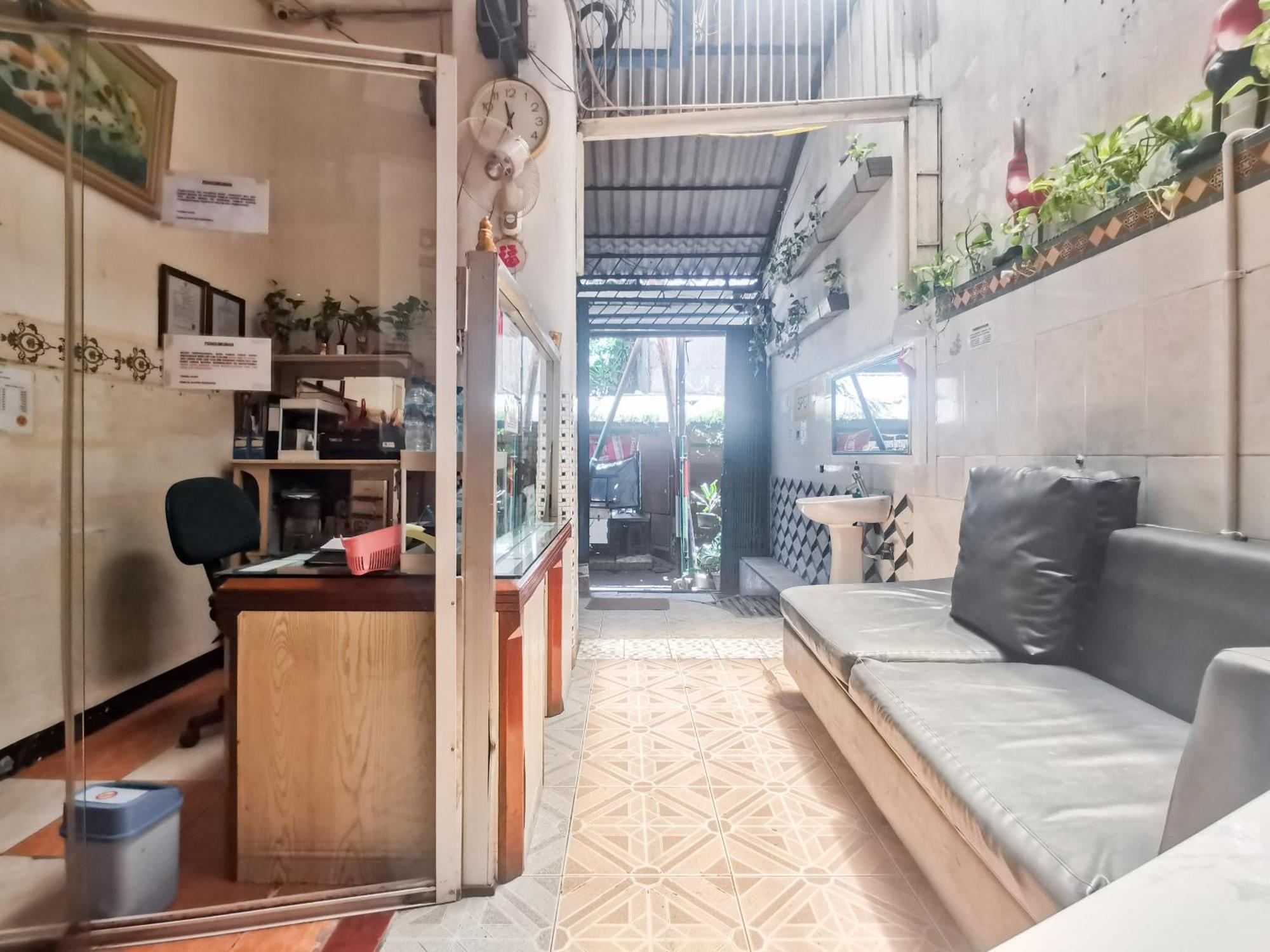 Oyo 2628 Kartini 2* Jakarta
