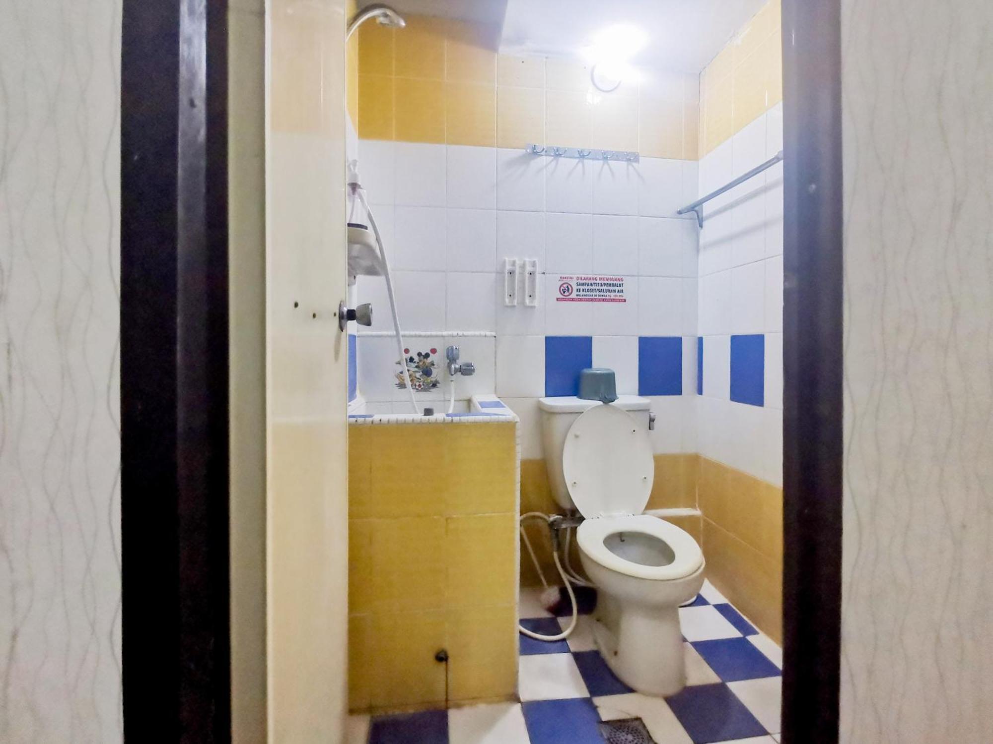 Oyo 2628 Kartini Hotel Jakarta