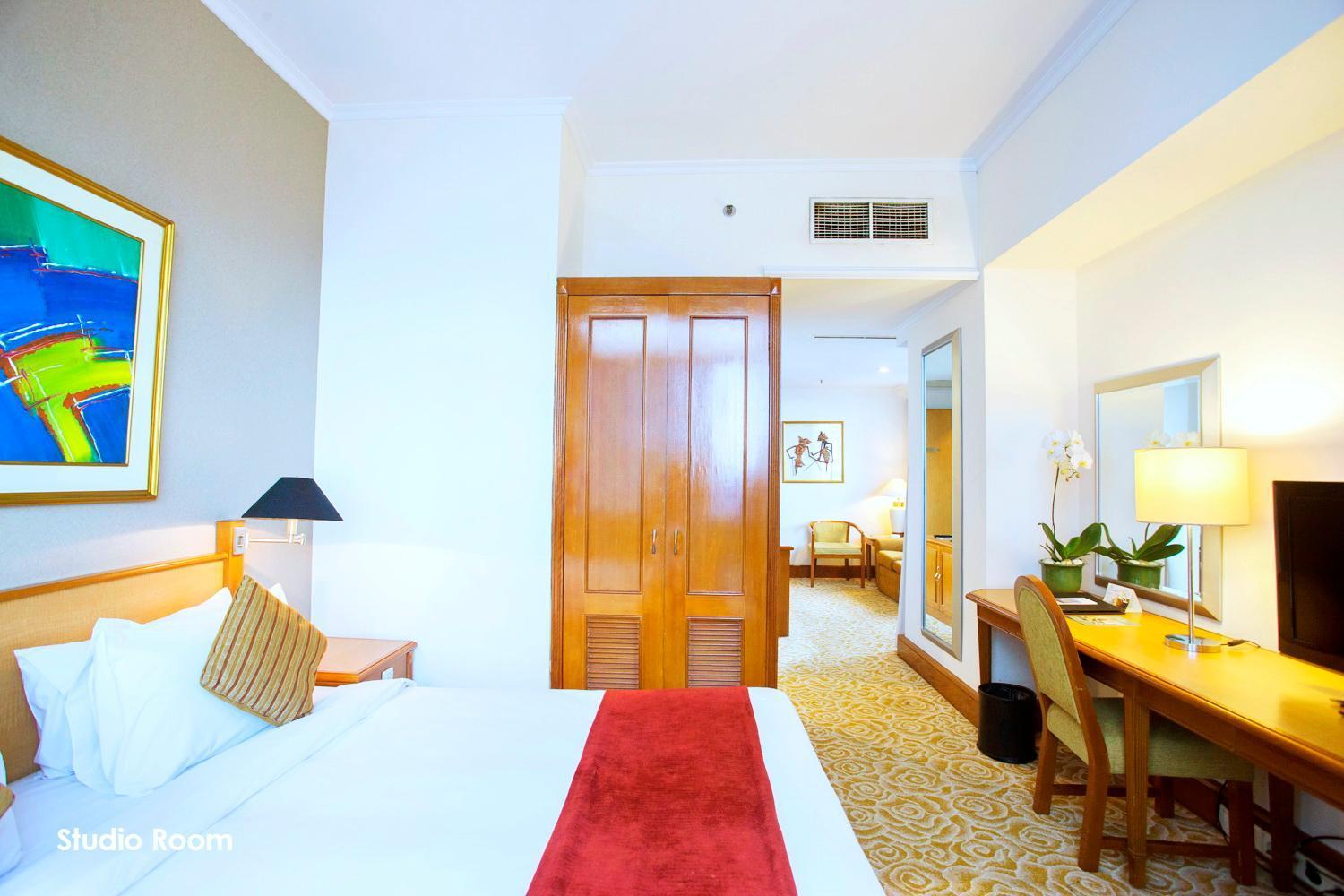 Hotel Menara Peninsula Jakarta