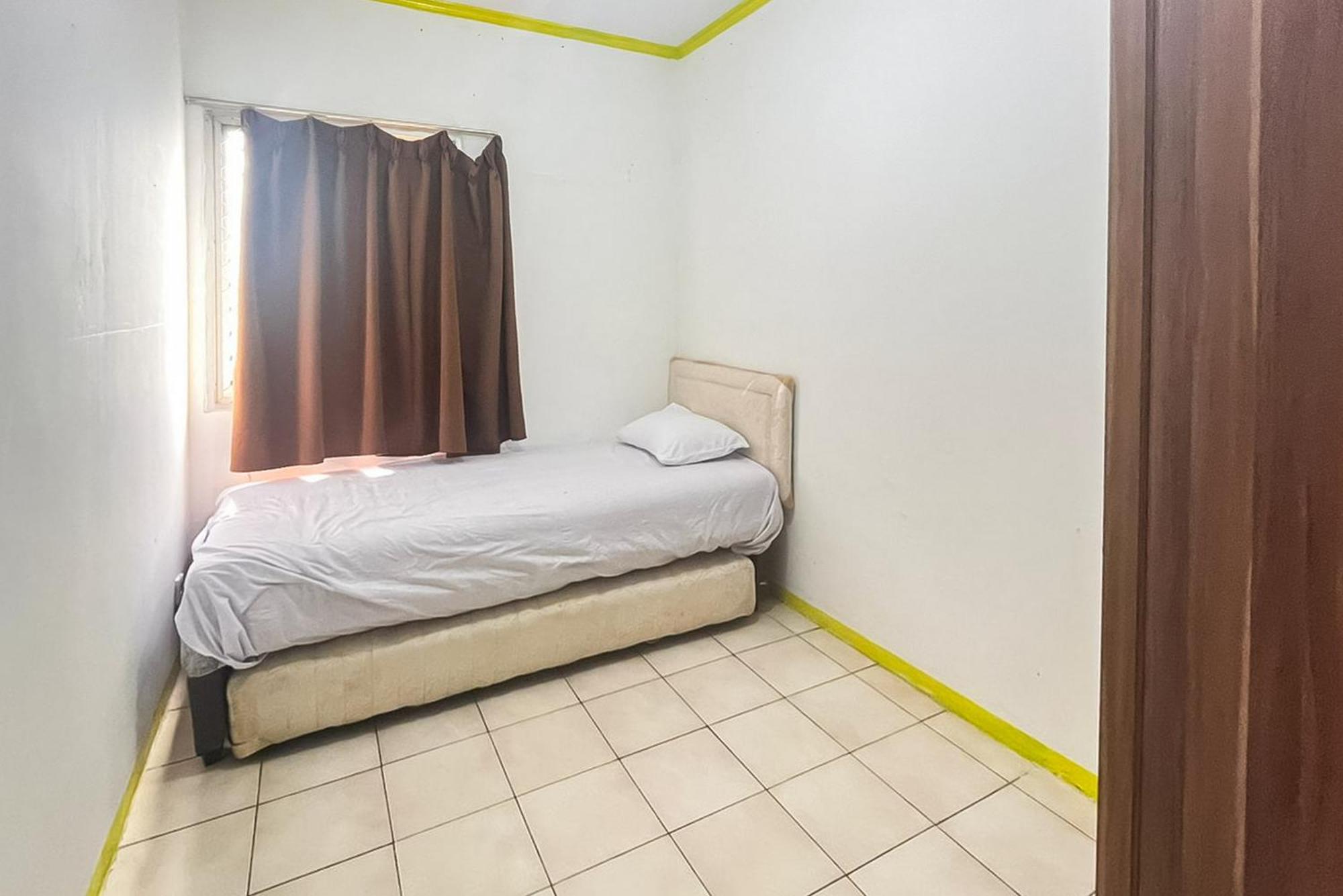 Redliving Mediterania Gajah Mada - S'room Tower A Pangsapuri Jakarta