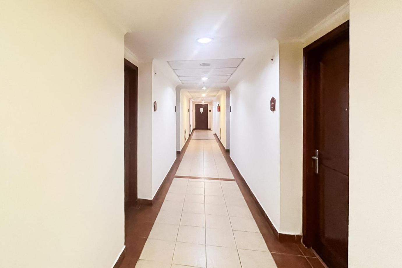 Redliving Mediterania Gajah Mada - S'room Tower A * Jakarta