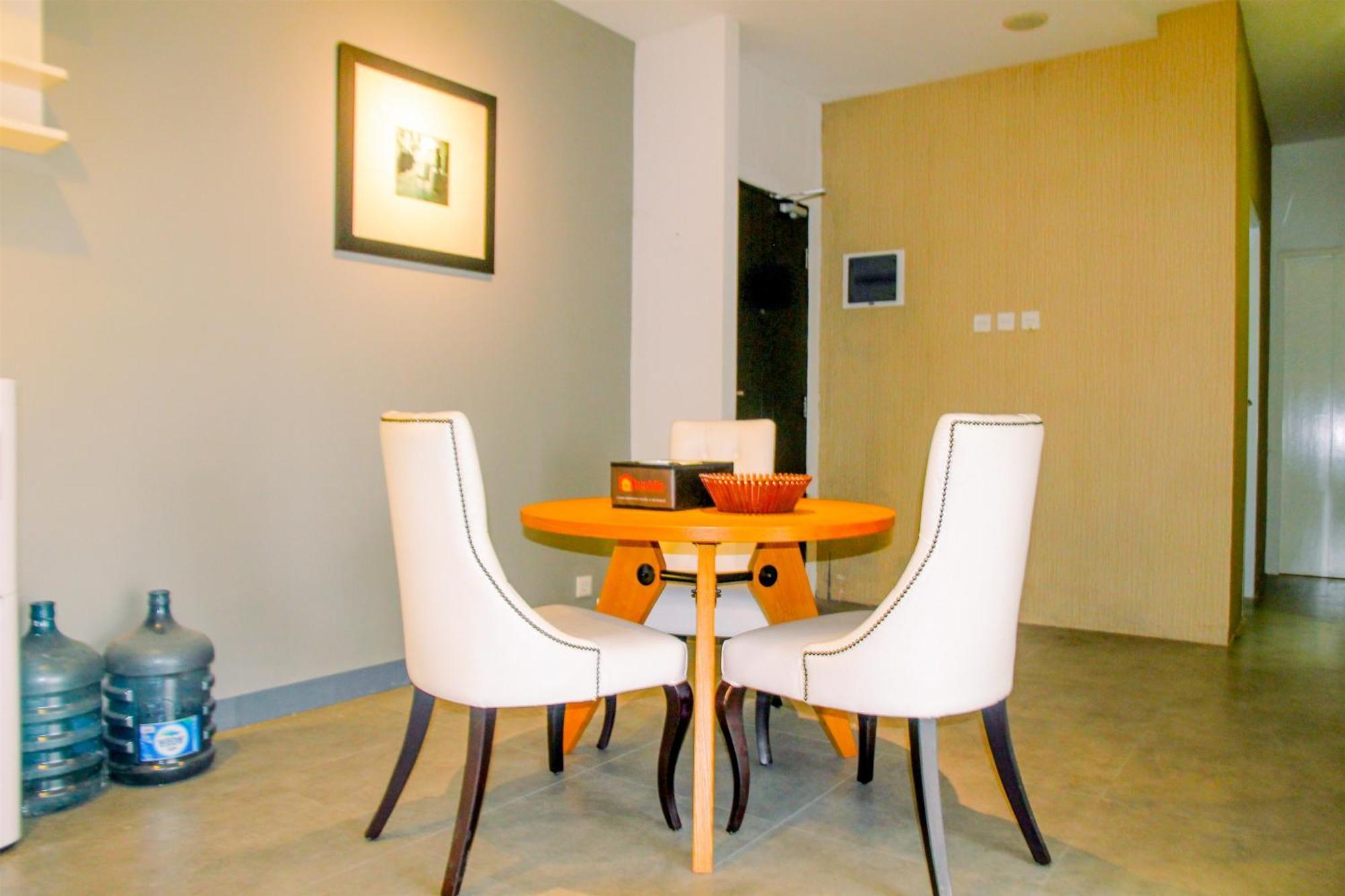 Modern 2br Cervino Village By Travelio Jakarta