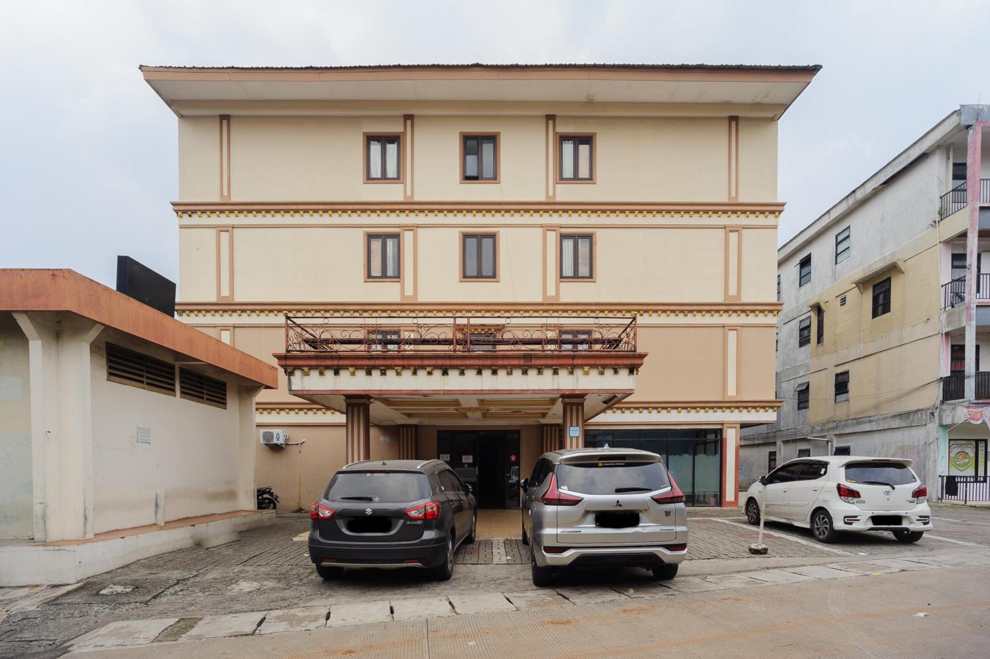 Hotel O Cibubur Near Cibubur Junction Formerly Comfort 3*