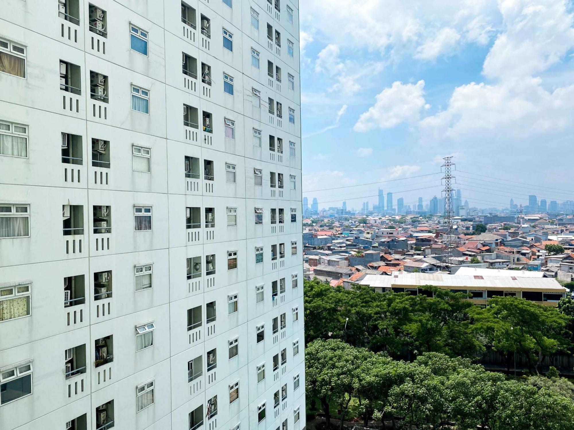 Great Choice And Comfortable 2br At Pramuka By Travelio