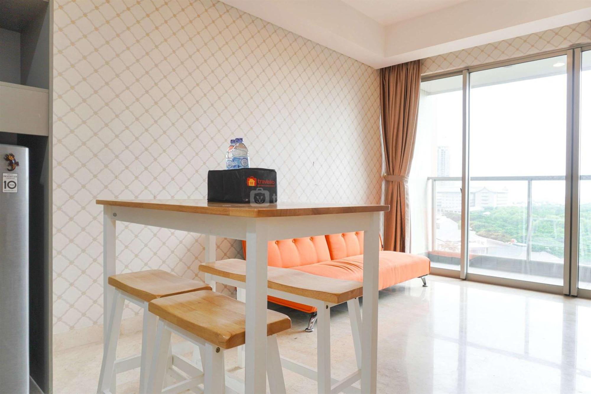 Cozy And Modern Look 1br Gold Coast By Travelio Jakarta