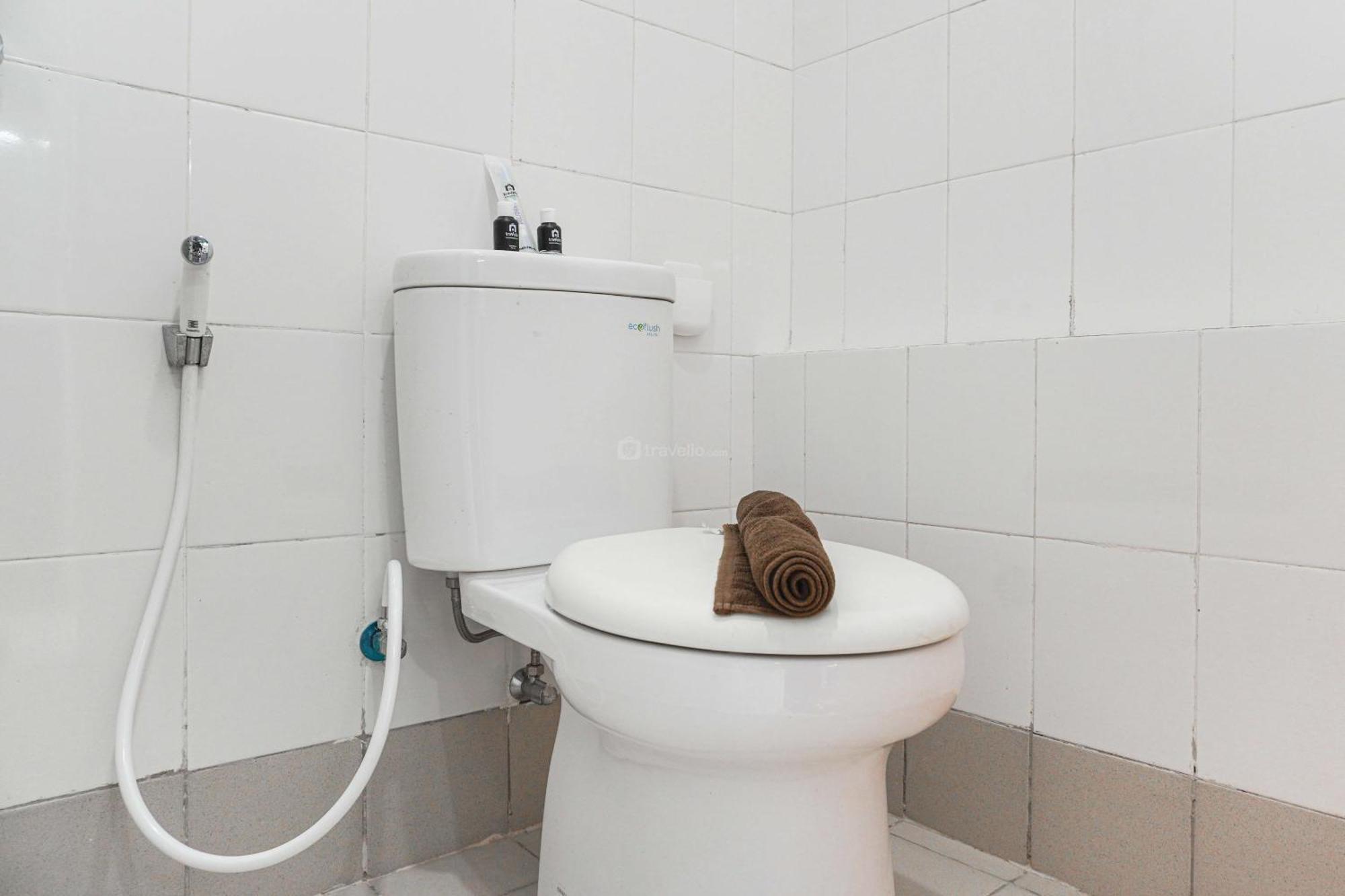 Apartment Strategic And Warm At Bassura By Travelio *