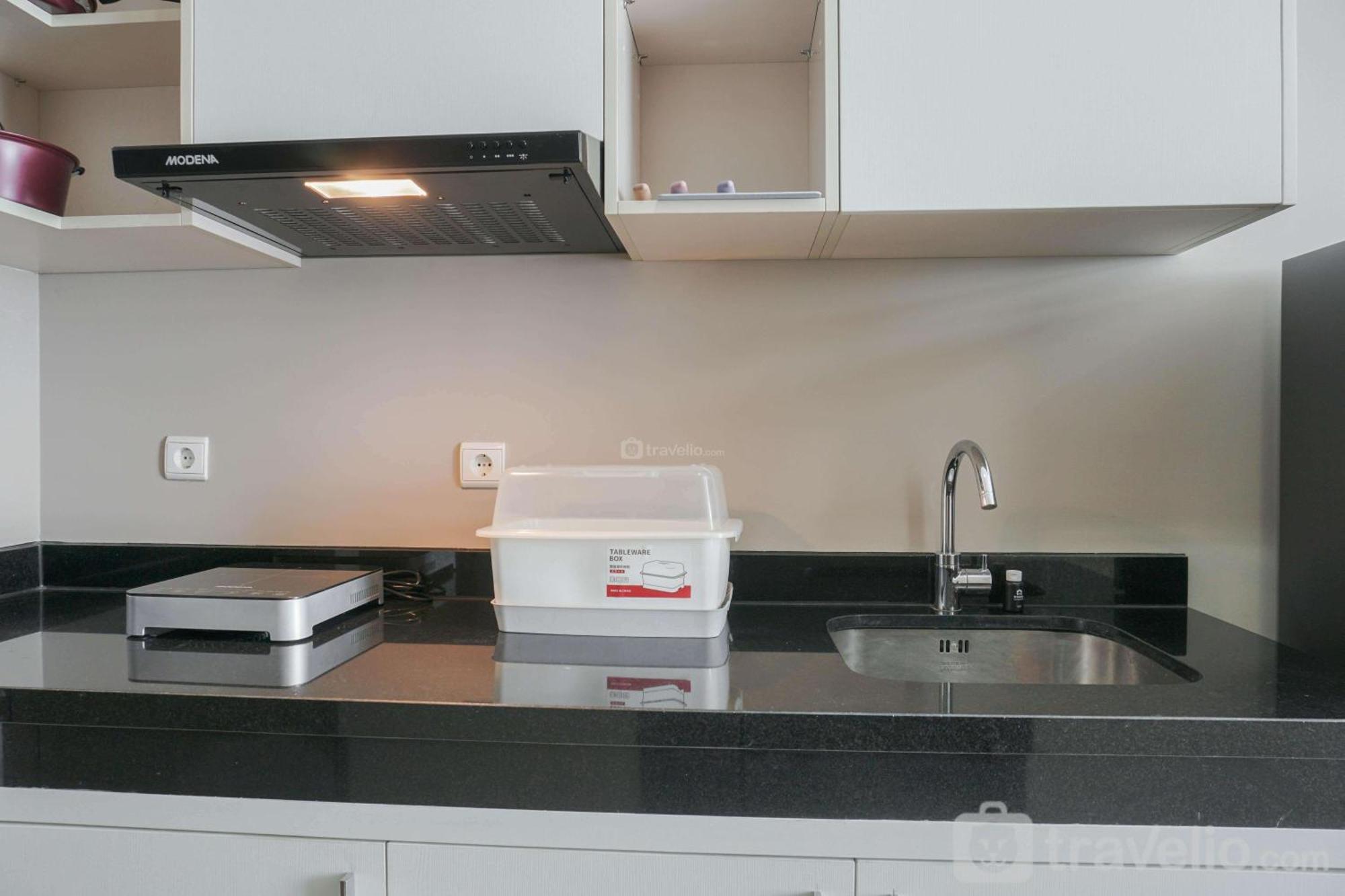 Modern And Comfort At Ciputra International By Travelio Apartment Jakarta