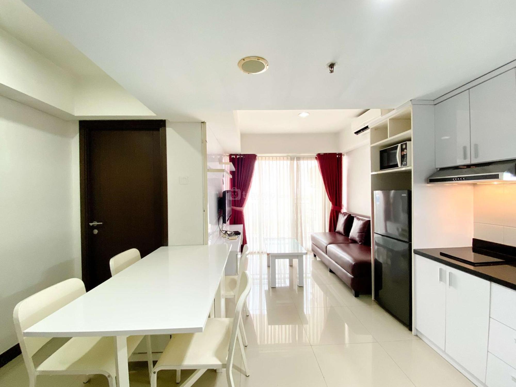 Comfort And Homey 2br At H By Travelio Apartemen Jakarta