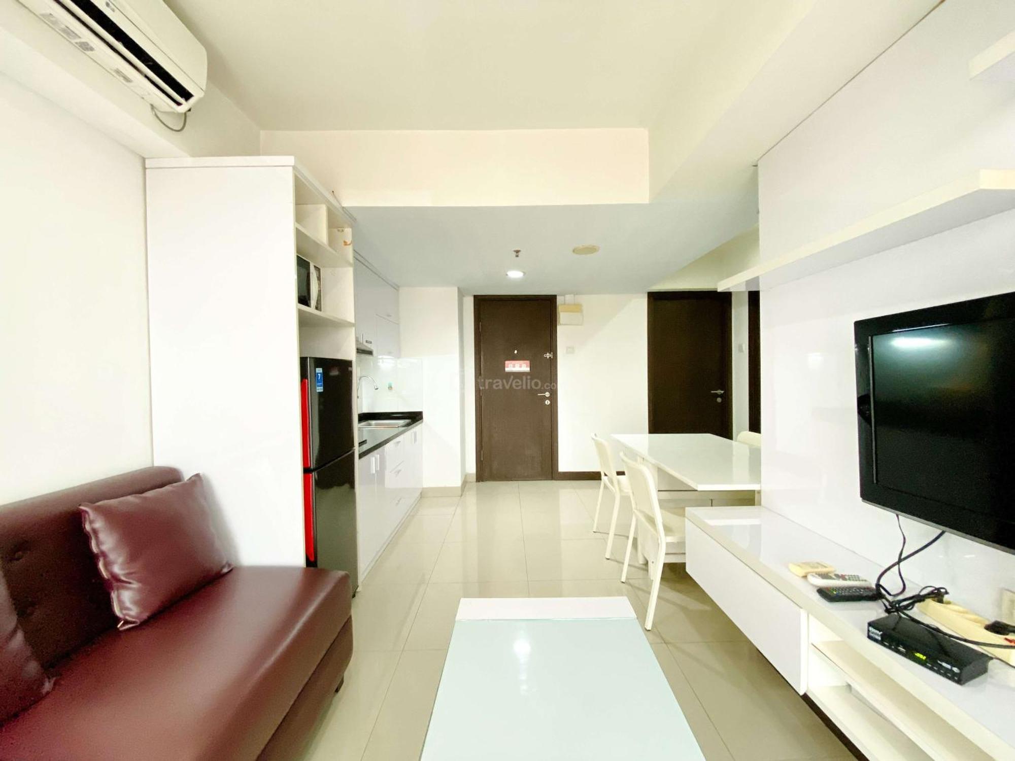 Comfort And Homey 2br At H By Travelio Apartemen Jakarta