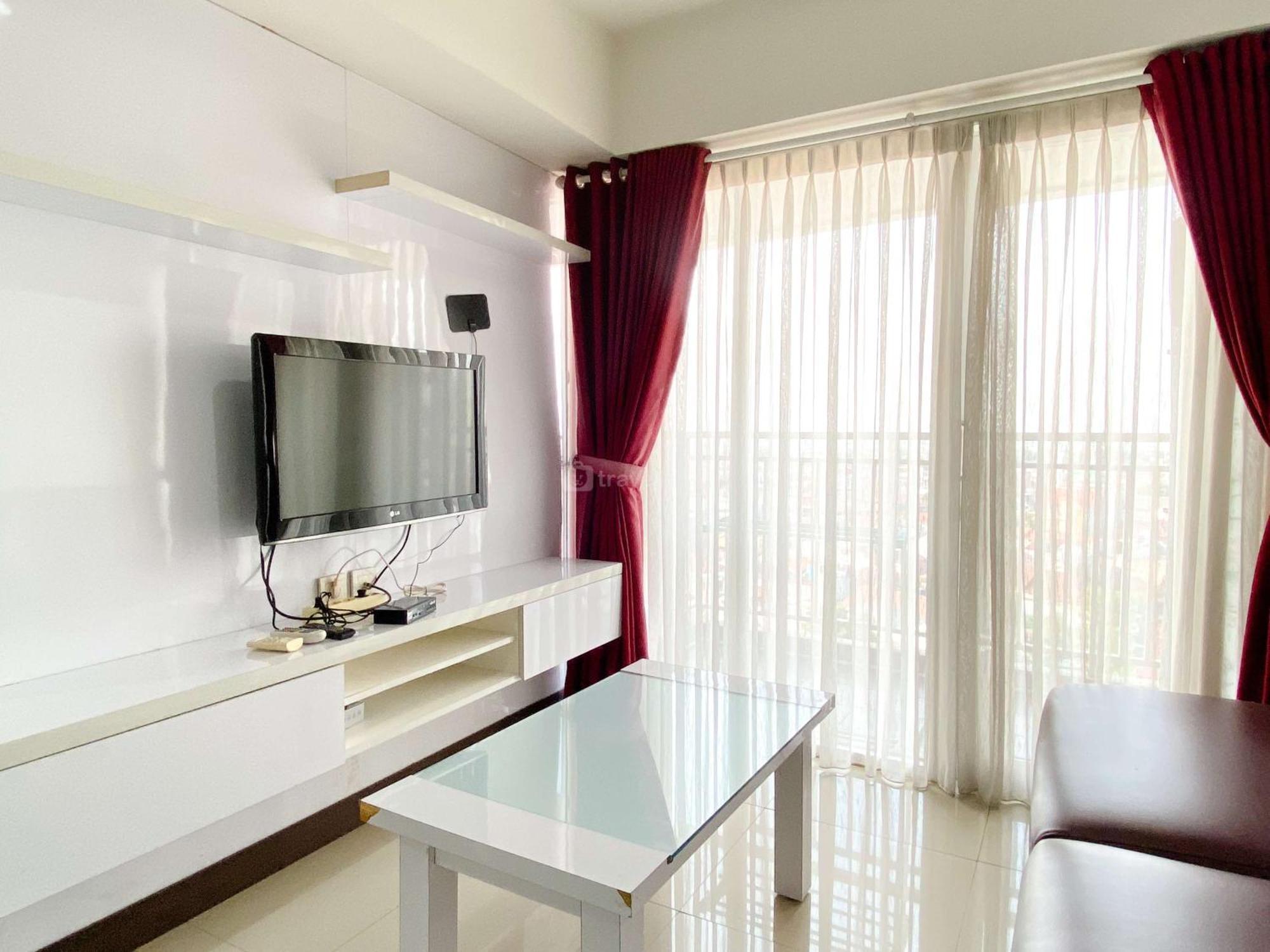 Comfort And Homey 2br At H By Travelio Apartemen