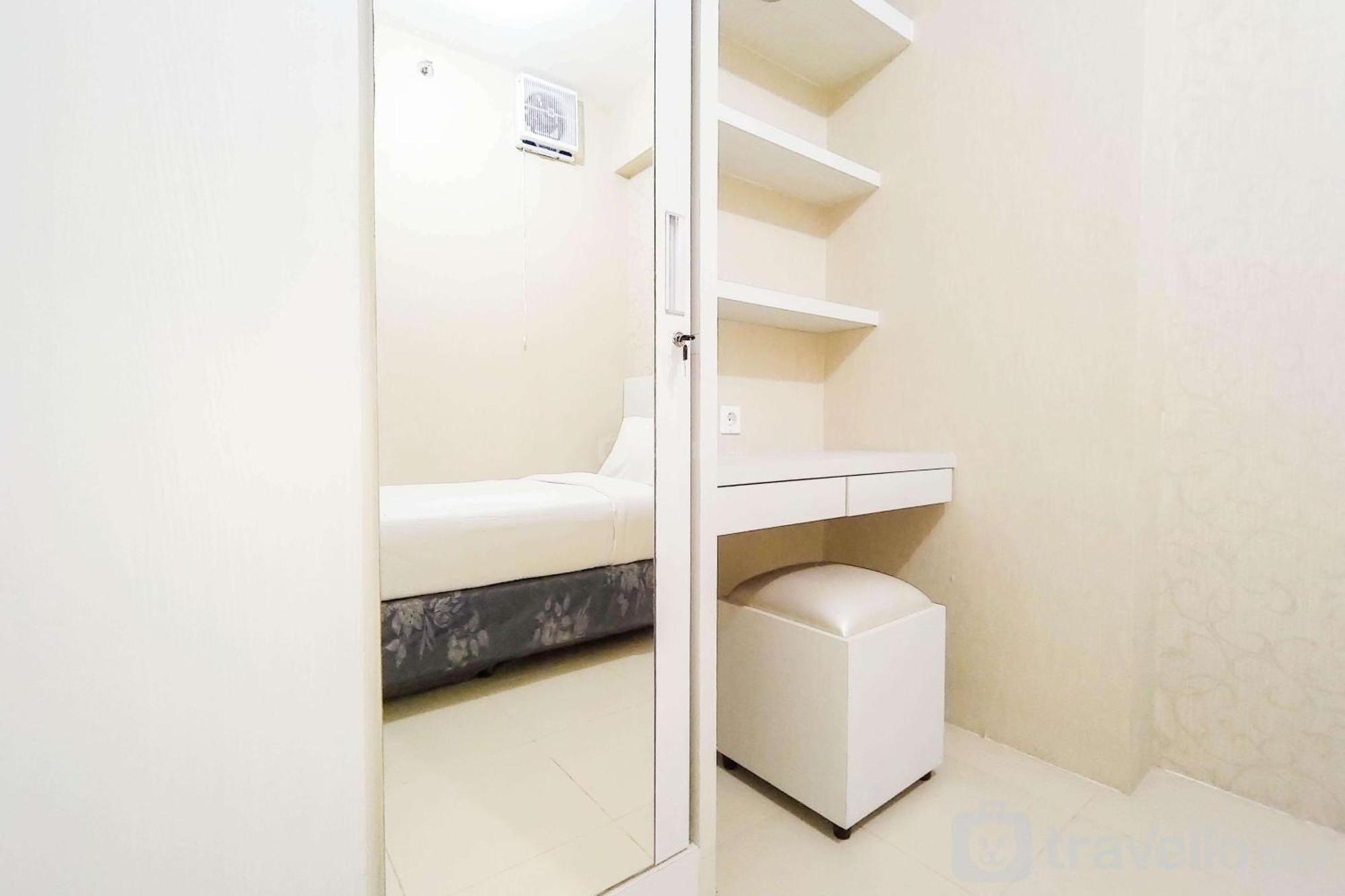 Apartment Homey And Cozy Living 2br At Bassura By Travelio