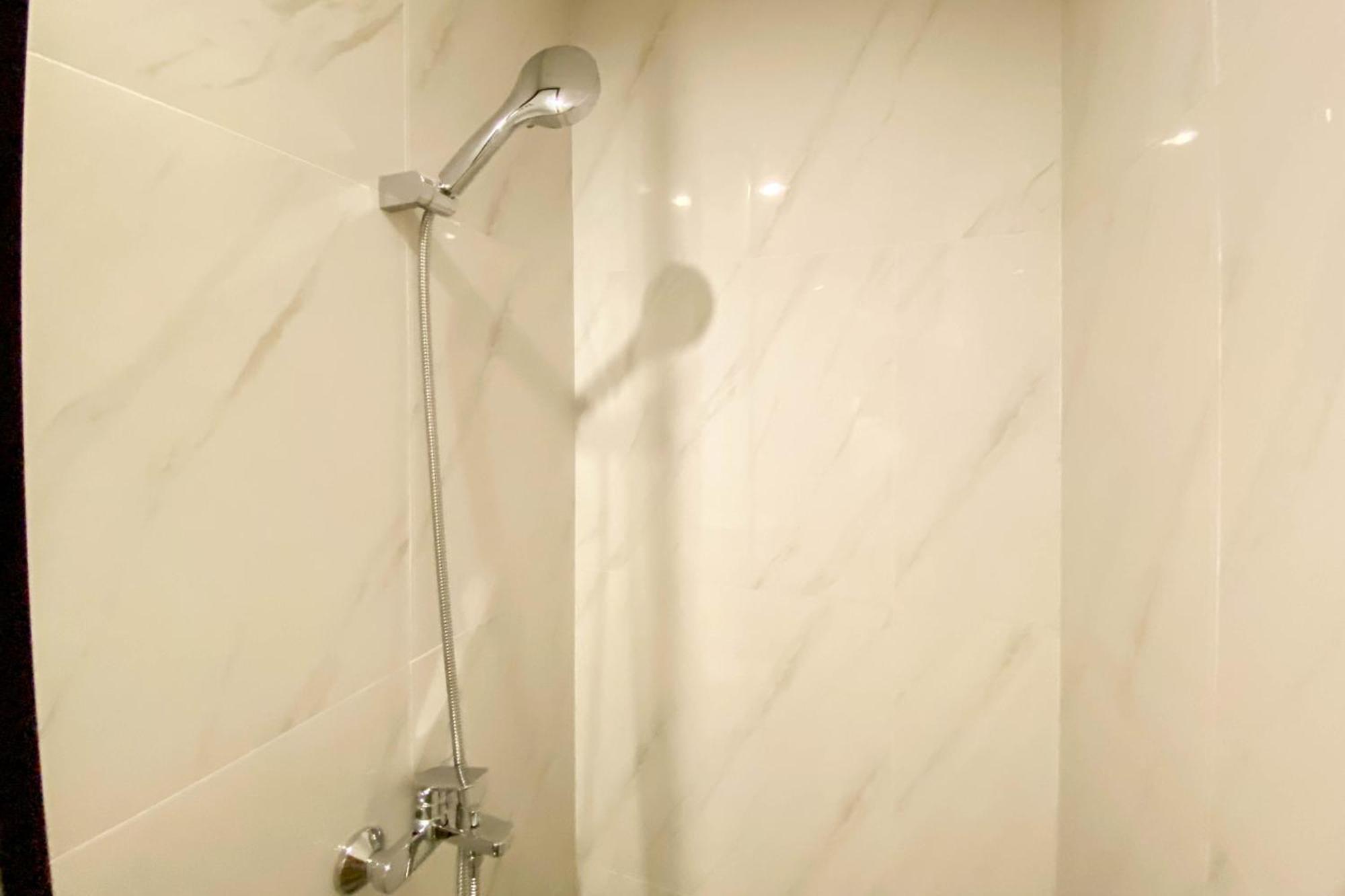 Comfort And Modern Look Ciputra World 2 By Travelio Jakarta