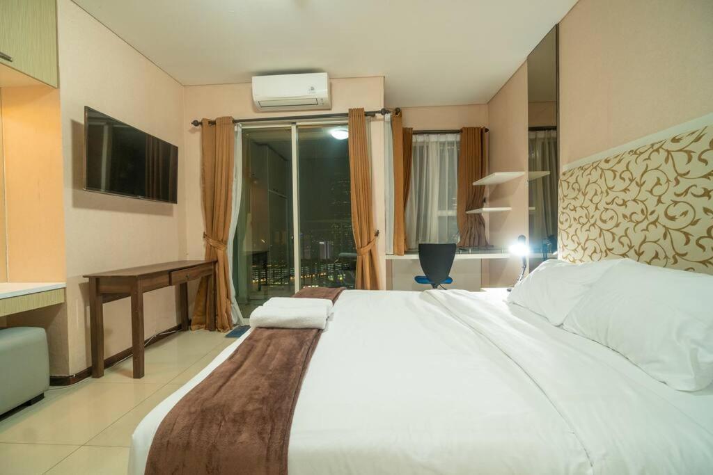 Apartment 2br At View Thamrin Netflix Jakarta