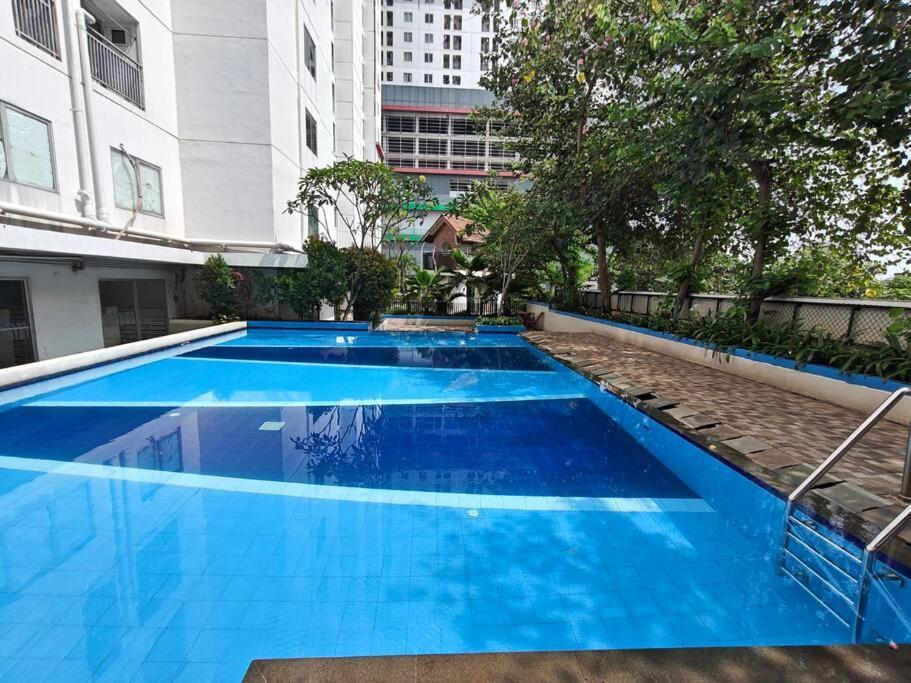 Apartment Twin Bed Bassura Netflix & Chill