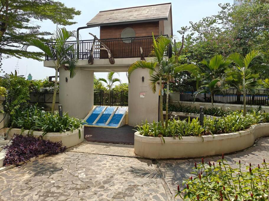 Twin Bed Bassura Netflix & Chill * Jakarta