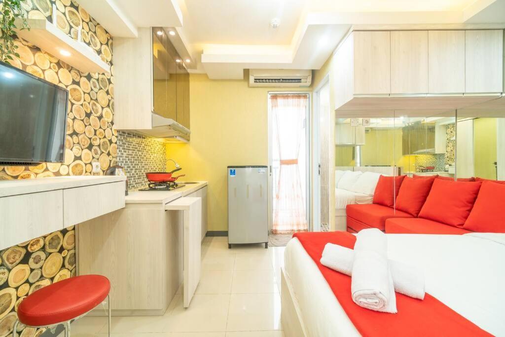 Twin Bed Bassura Netflix & Chill Jakarta