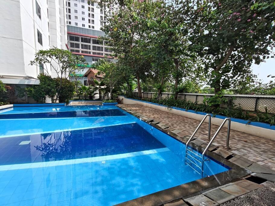 Apartment Twin Bed Bassura Netflix & Chill Jakarta