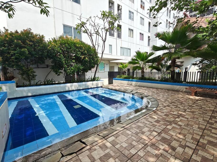 Apartment Twin Bed Bassura Netflix & Chill *