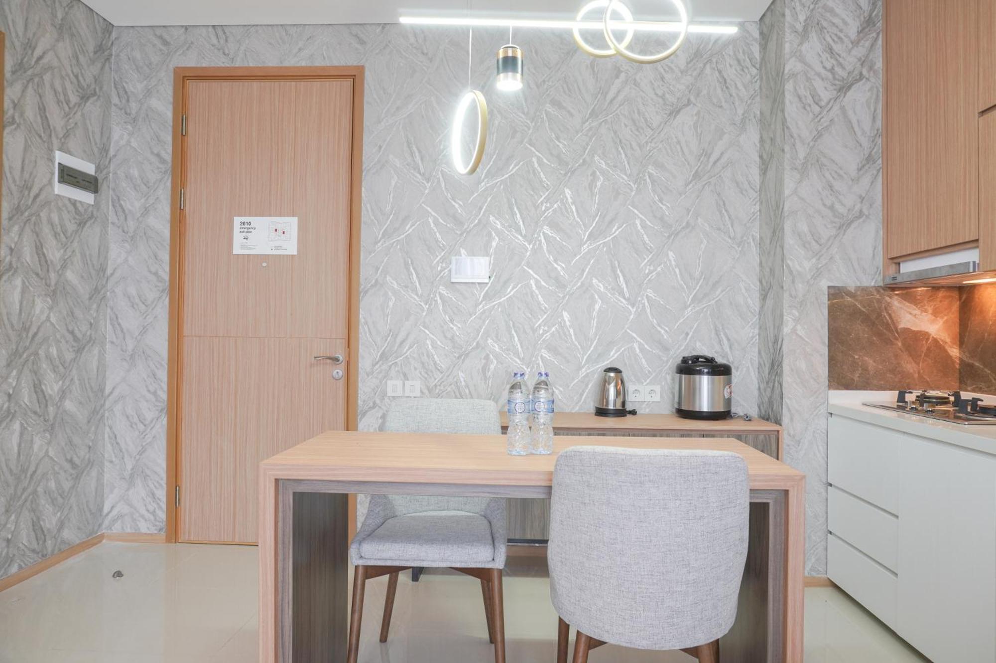 Comfort And Modern Look 2br At 26th Floor Samara By Travelio *