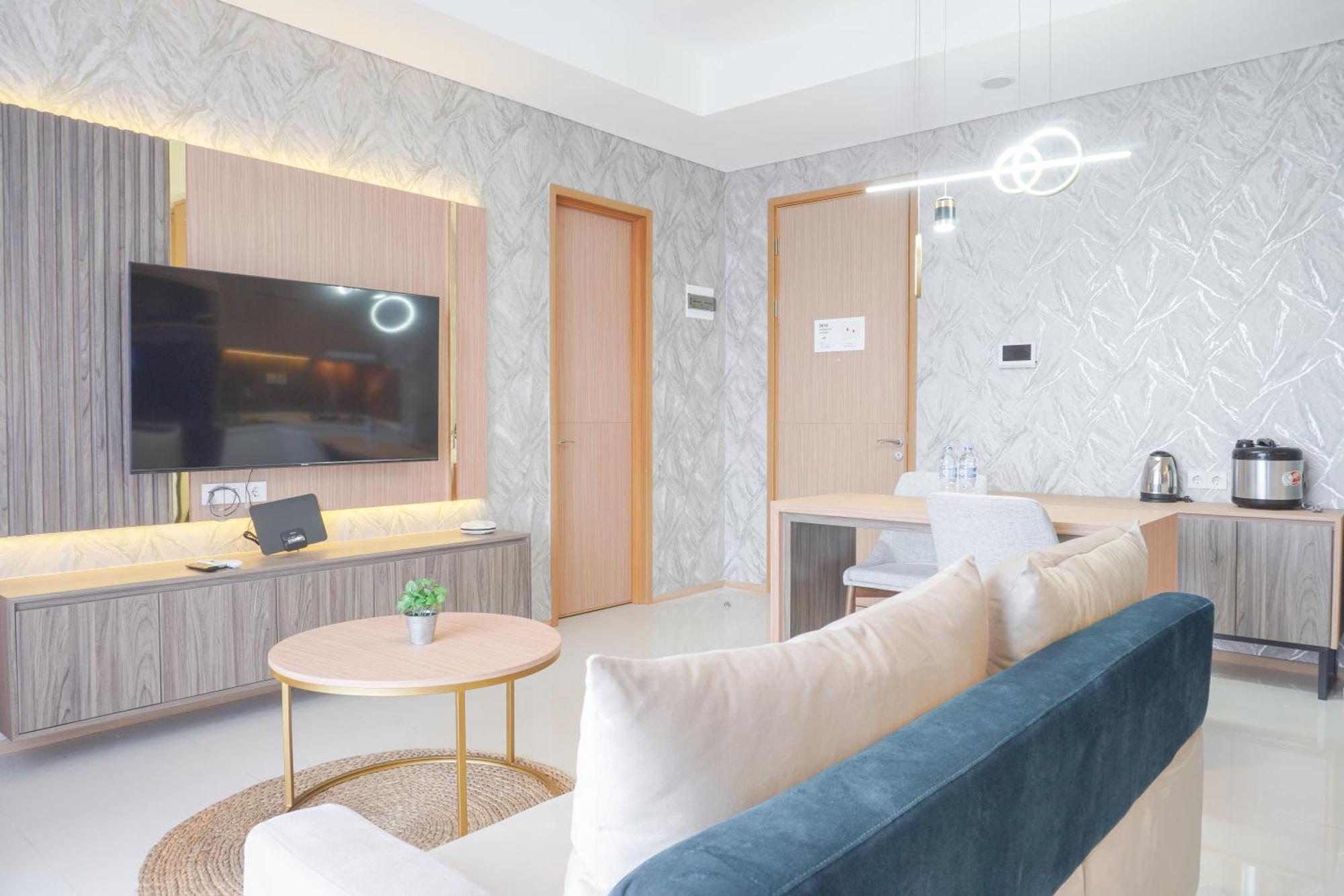 Apartment Comfort And Modern Look 2br At 26th Floor Samara By Travelio