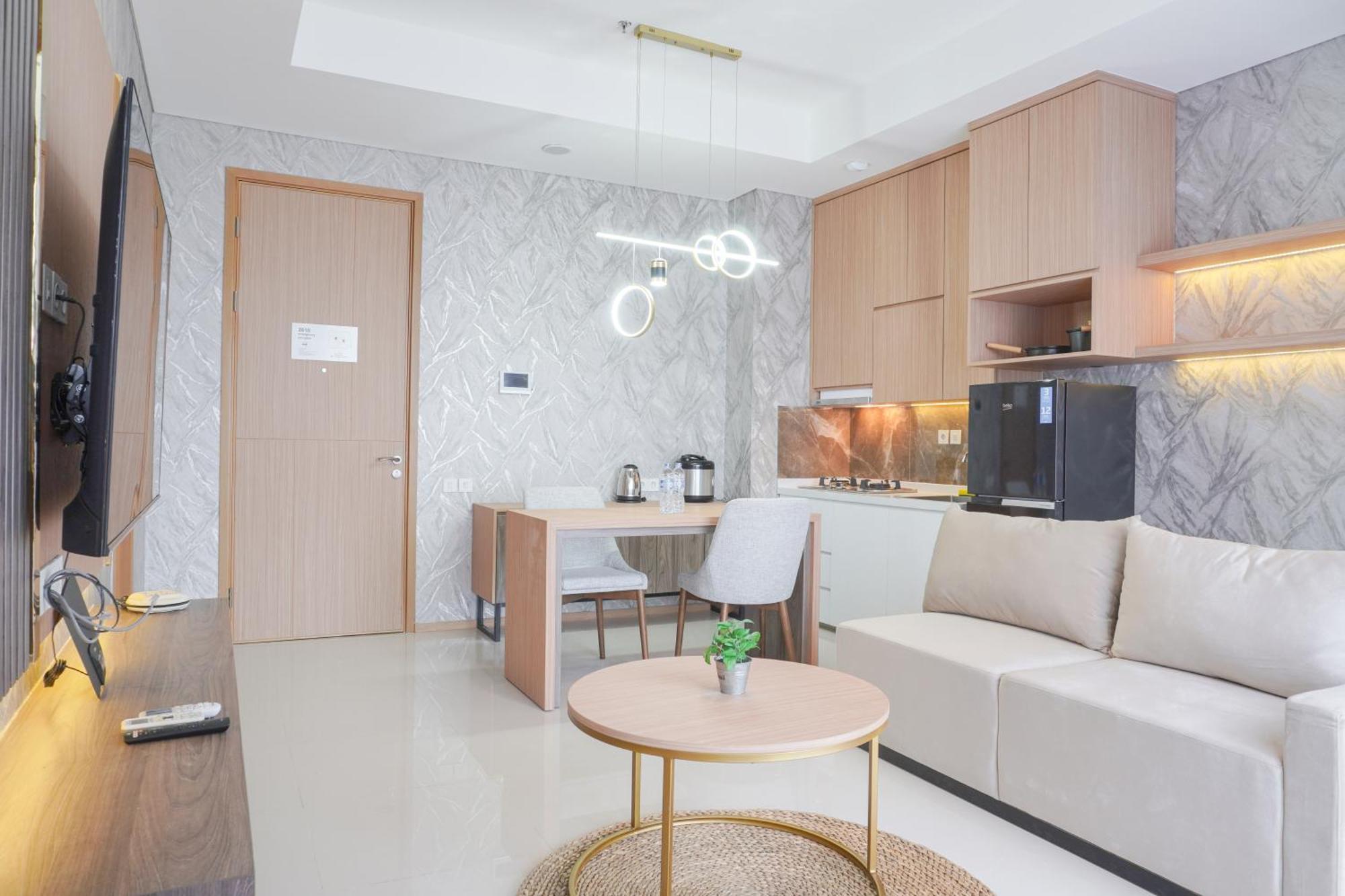 Comfort And Modern Look 2br At 26th Floor Samara By Travelio Apartment