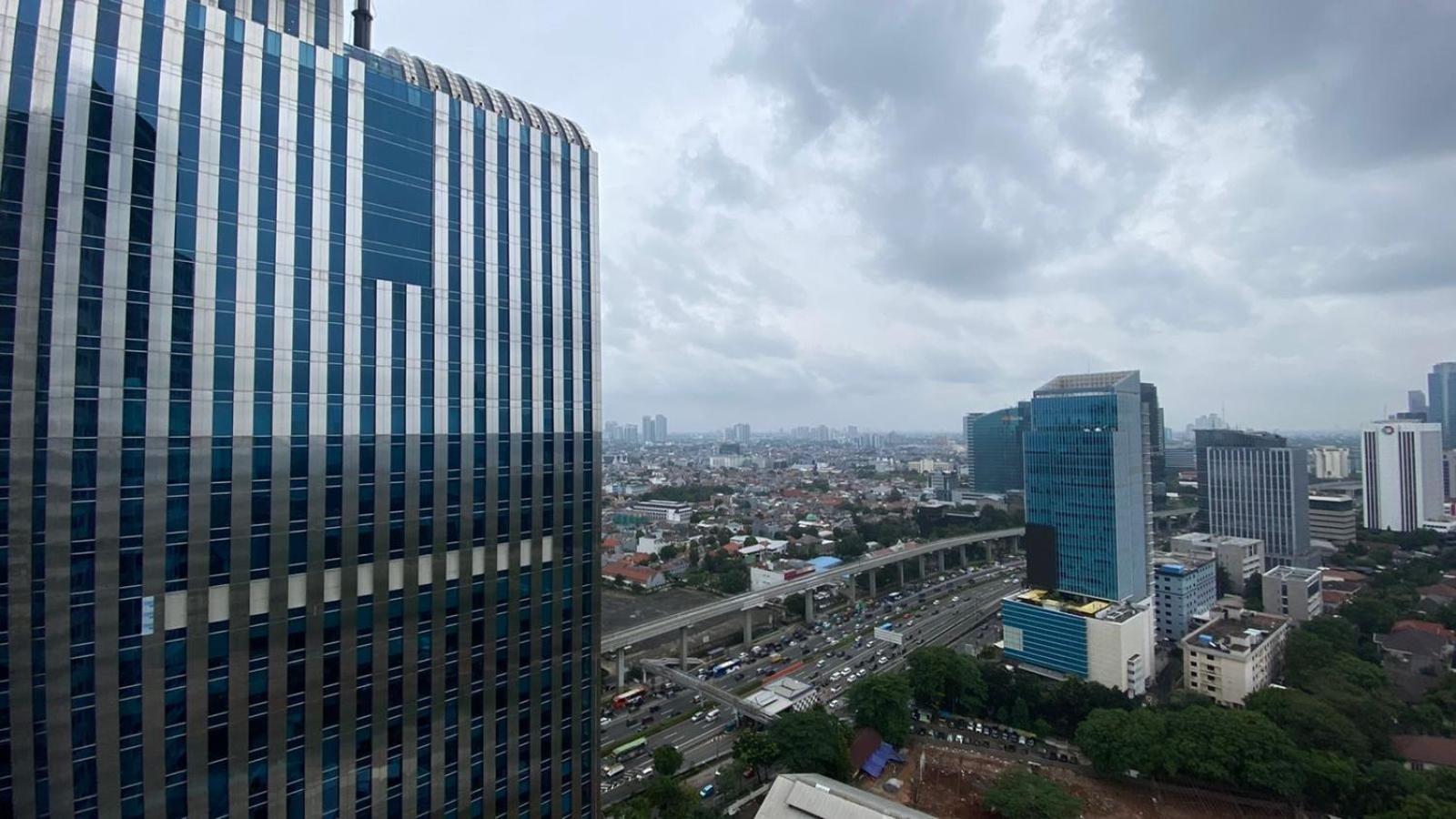 Apartment Comfort And Modern Look 2br At 26th Floor Samara By Travelio *
