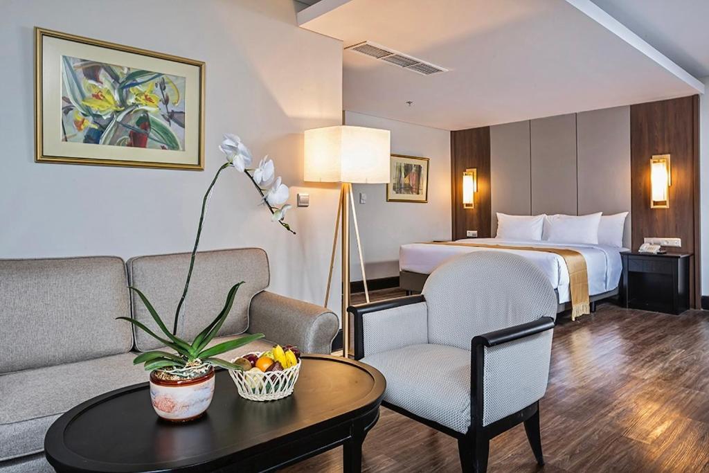 The Acacia Hotel 4*