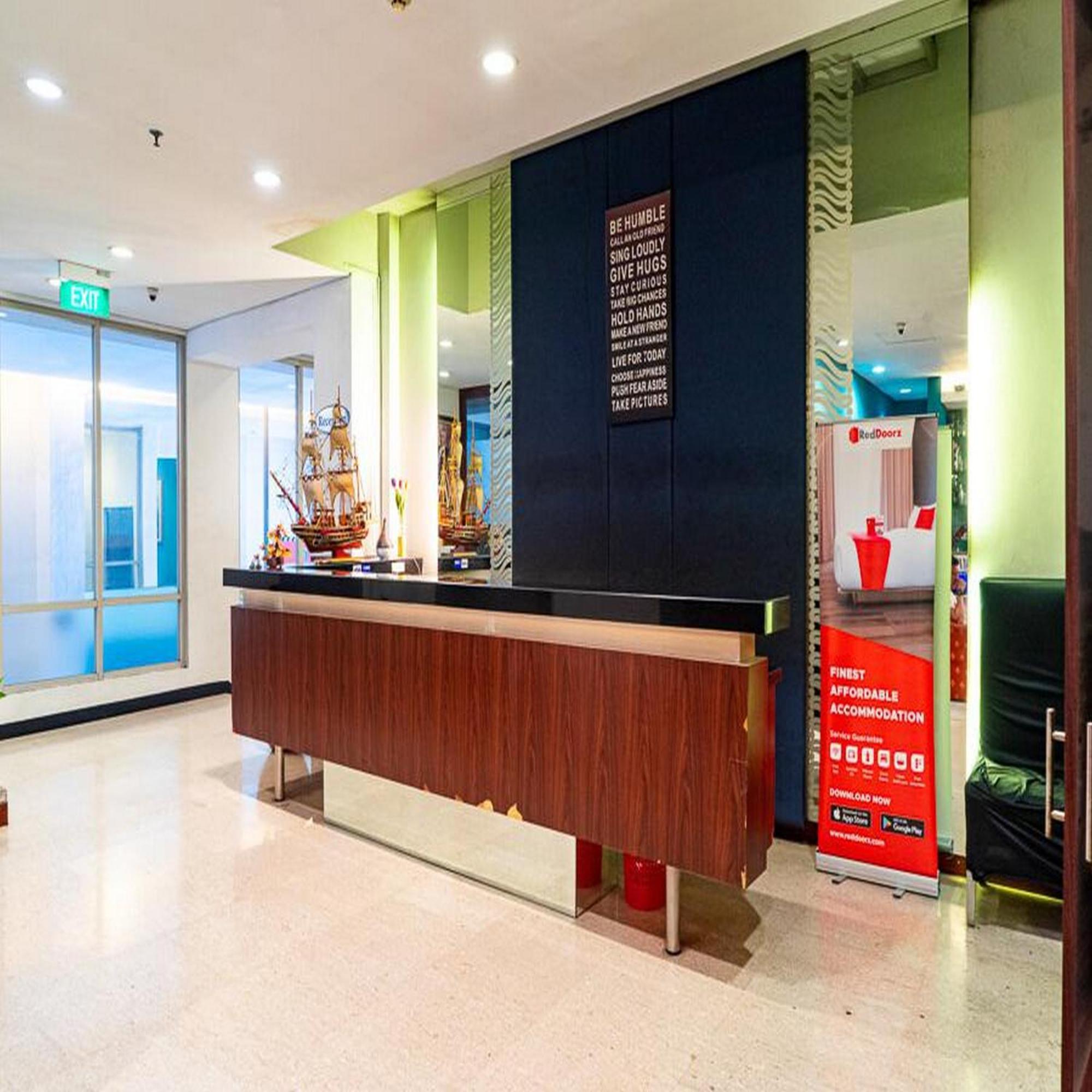 Reddoorz At Blue Pacific Blok M Hotel 2*