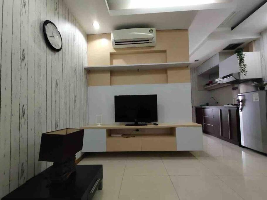 40 Percent Off 1br View In Superb Location *