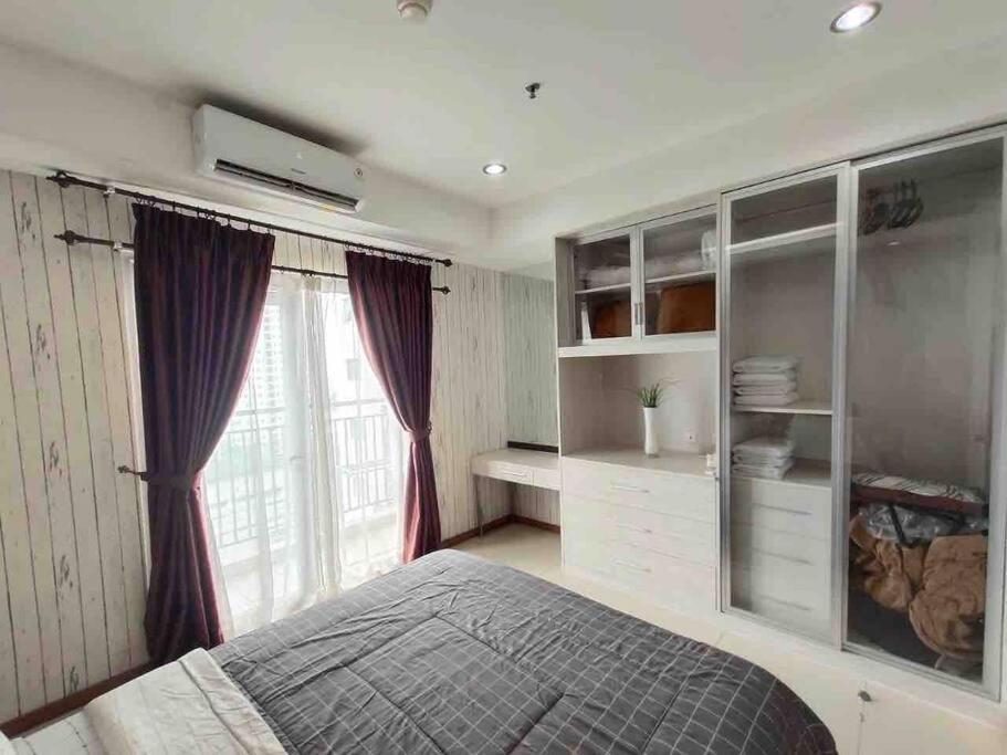 40 Percent Off 1br View In Superb Location *
