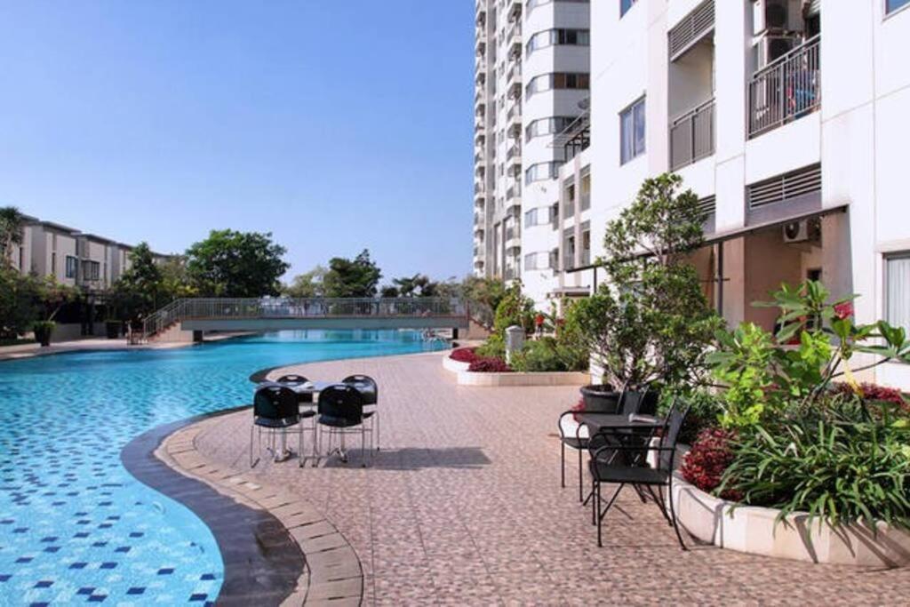 40 Percent Off 1br View In Superb Location