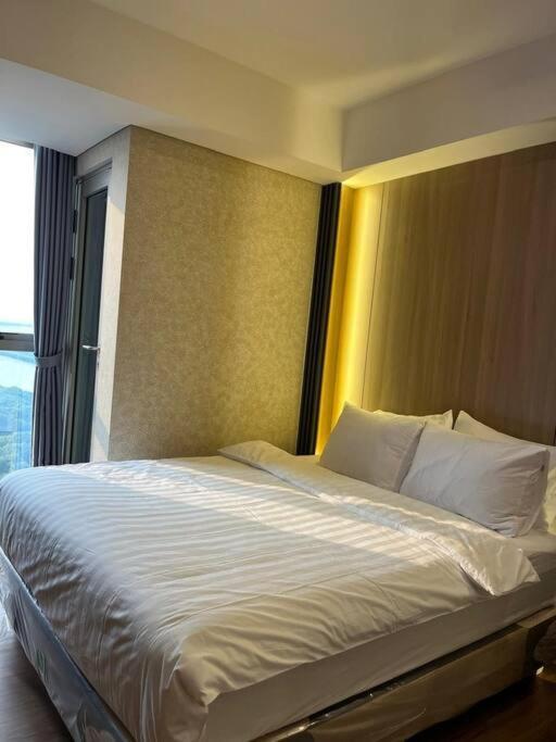 Shanghai Gold Coast Netflix Sofabed Jakarta