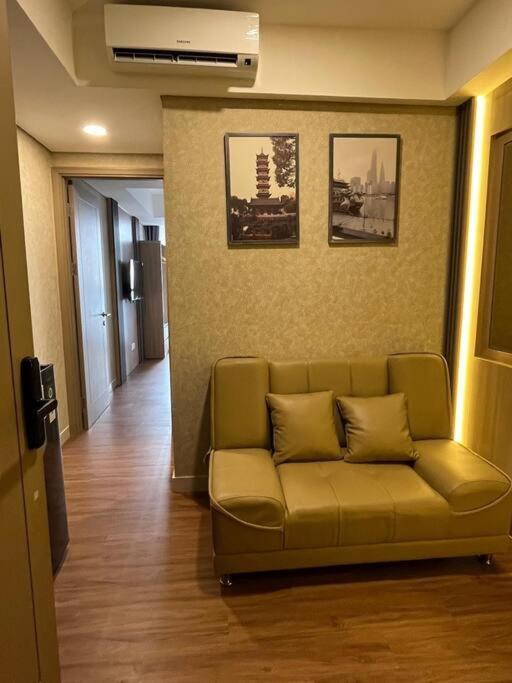 Shanghai Gold Coast Netflix Sofabed *