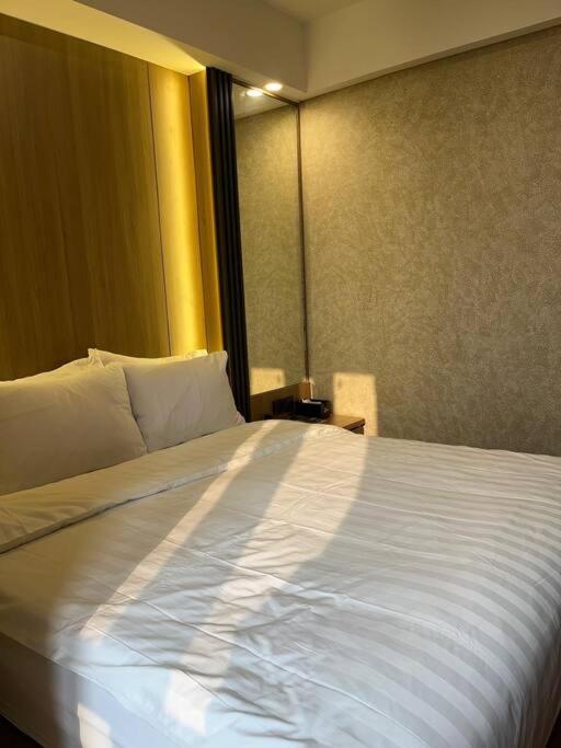 Shanghai Gold Coast Netflix Sofabed * Jakarta