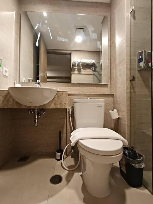 Gold Coast 1br Pudonng Netflix Sofa Bed Apartment