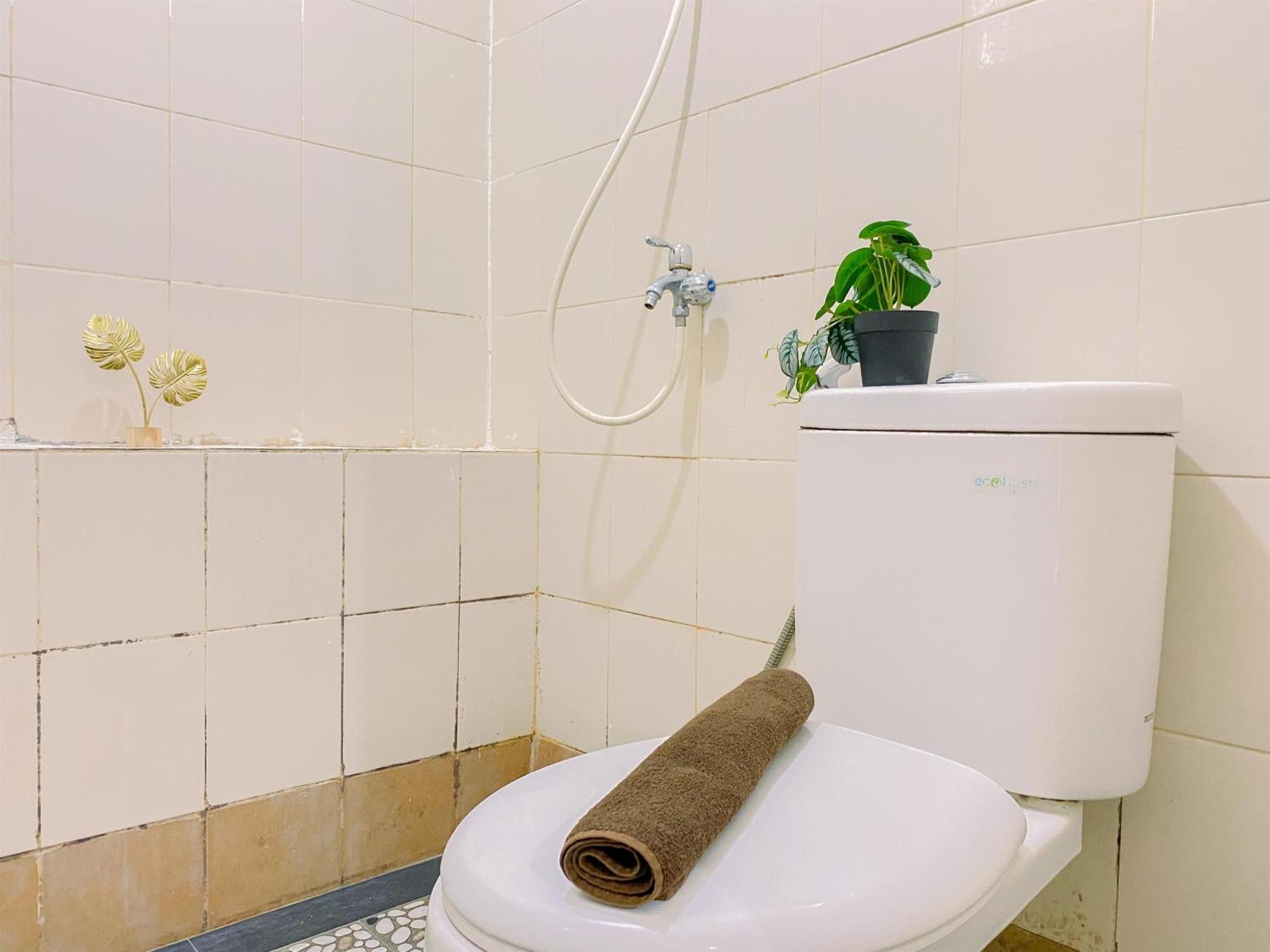 Relaxing 2br Bassura By Travelio Apartment
