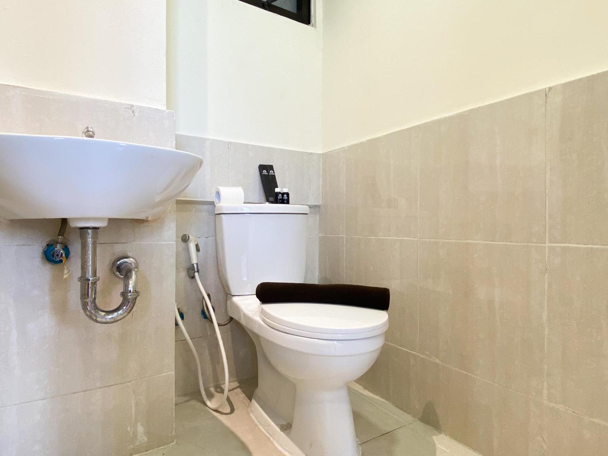 Spacious And Modern 3br At Meikarta By Travelio