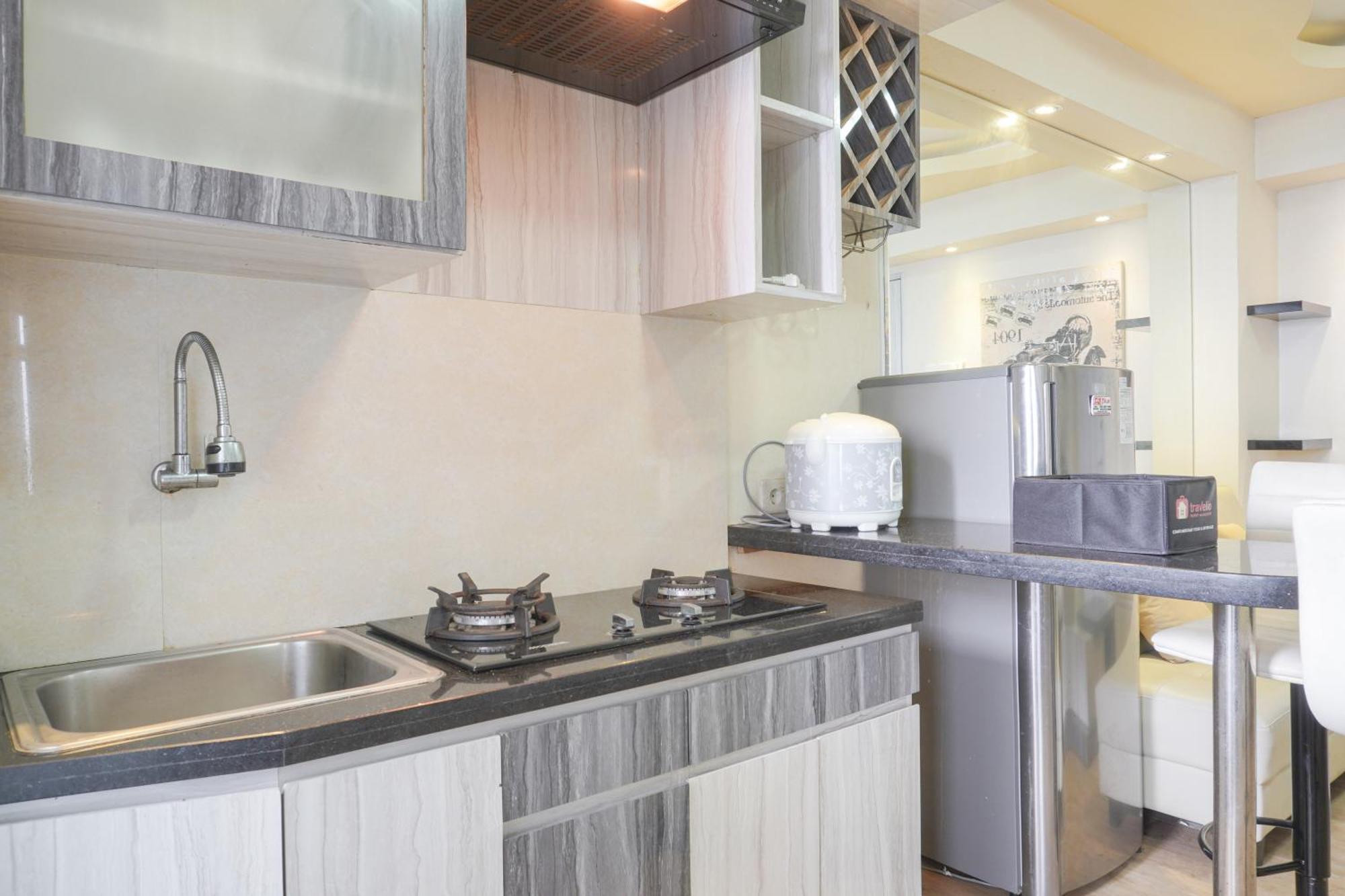 Modern And Large 2br Bay Pluit Facing Spectacular Sea View By Travelio Apartment Jakarta