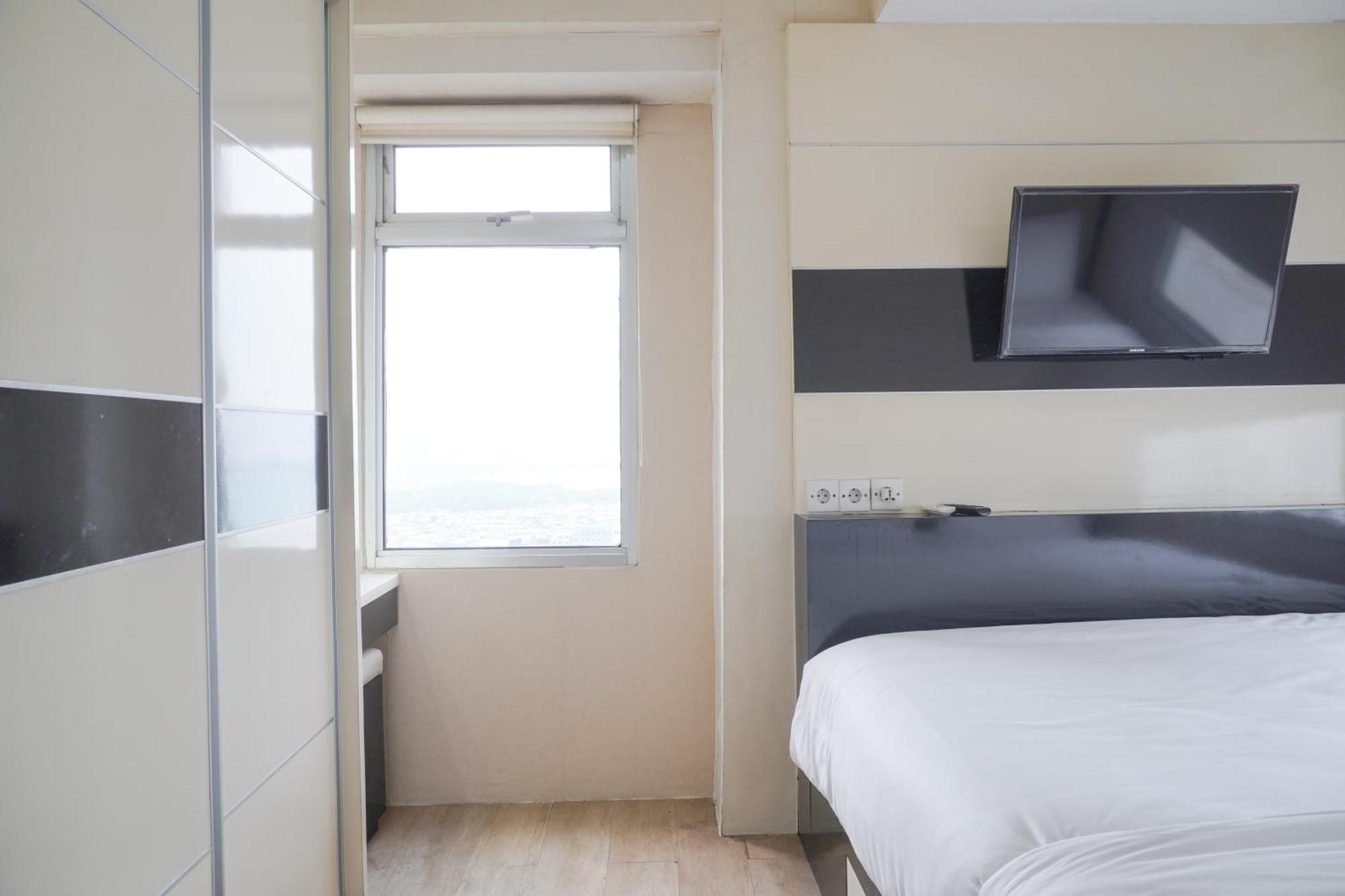 Modern And Large 2br Bay Pluit Facing Spectacular Sea View By Travelio