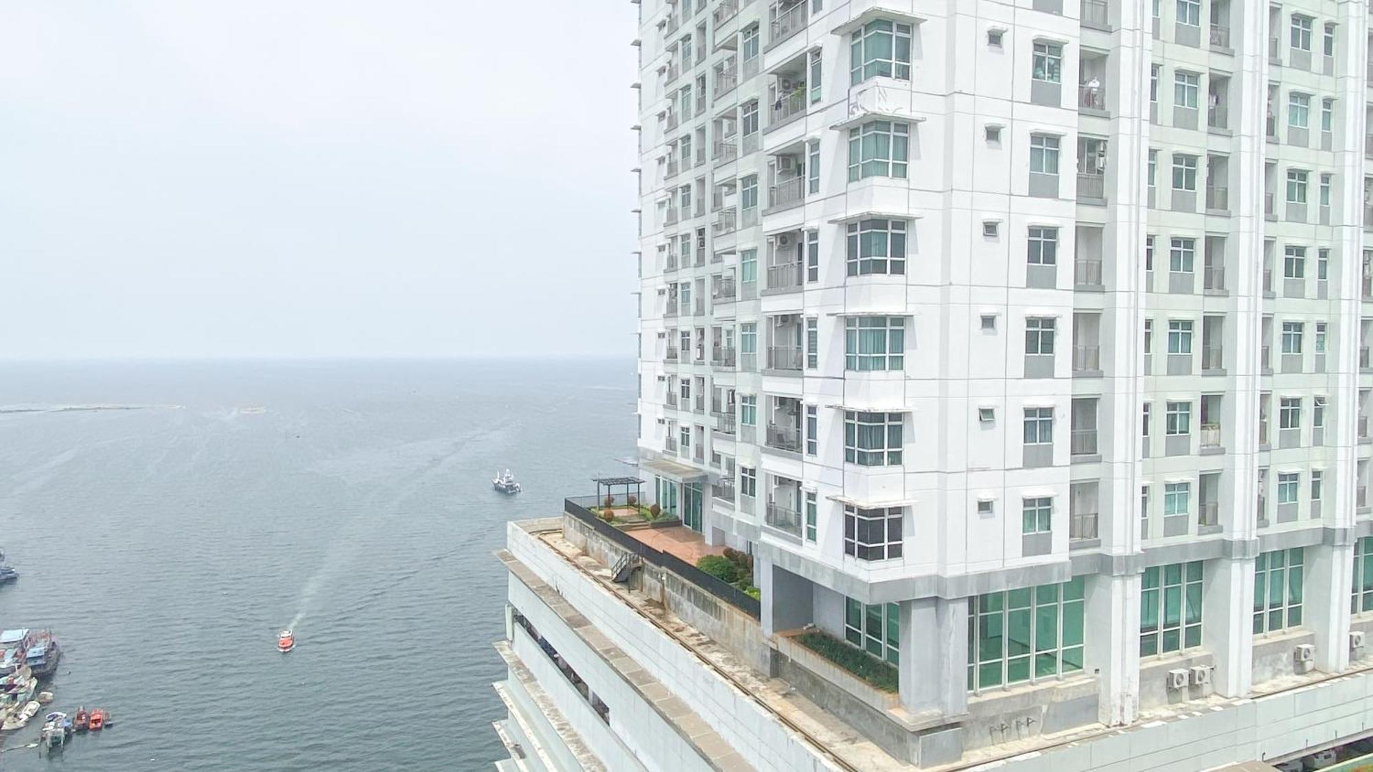 Apartment Modern And Large 2br Bay Pluit Facing Spectacular Sea View By Travelio Jakarta