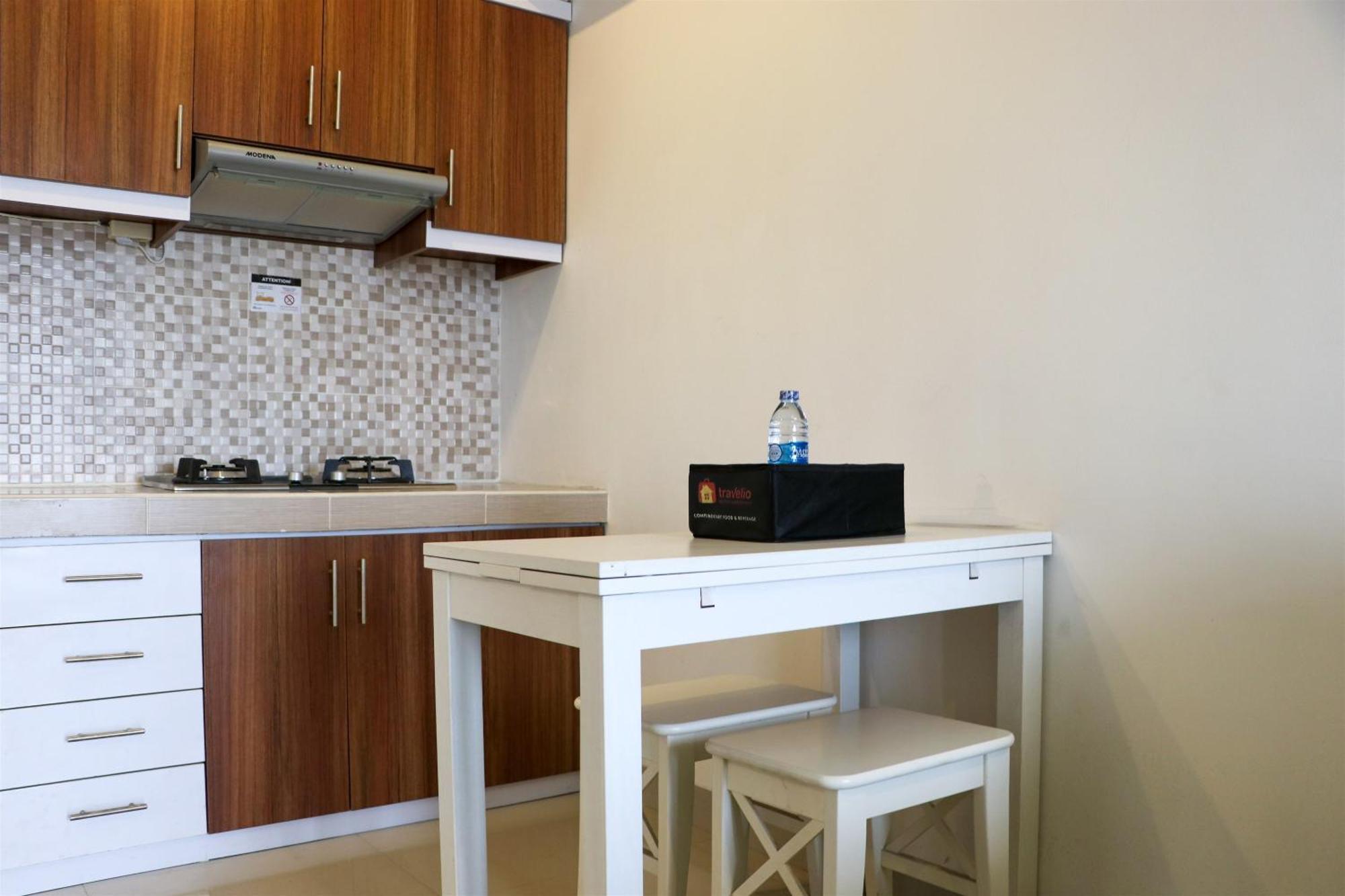 Fancy And 1br At H By Travelio Apartment