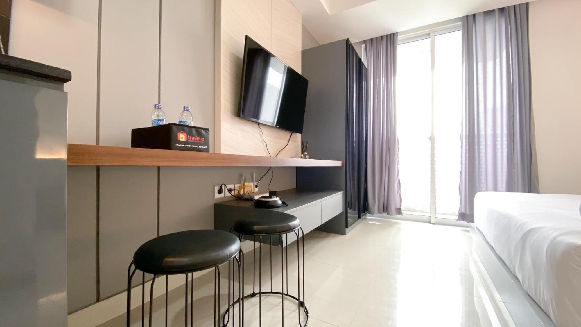 Apartment Cozy Living And Warm At West Vista By Travelio Jakarta